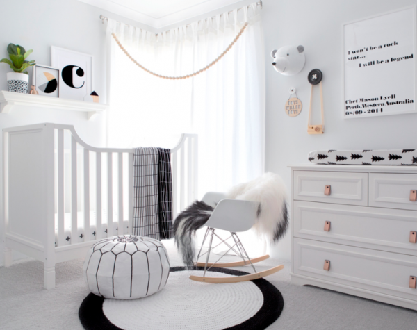 Sentuhan Warna Monokrom